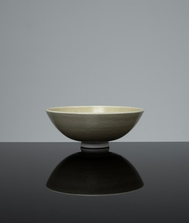 William Staite Murray, Bowl with carved decoration