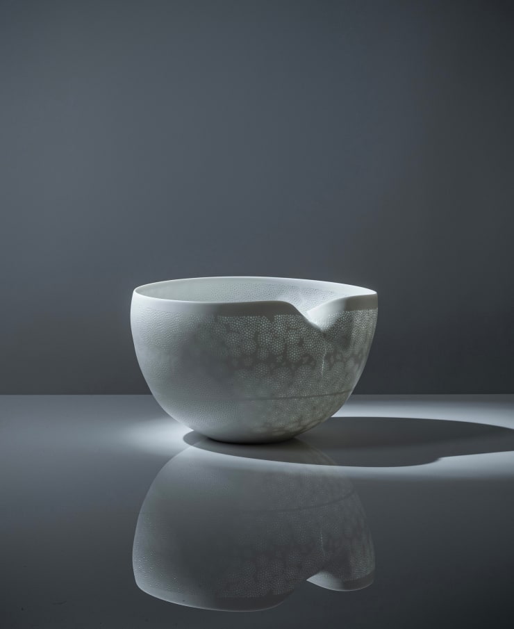 Niisato Akio, 破れ鉢（丸文), 2024