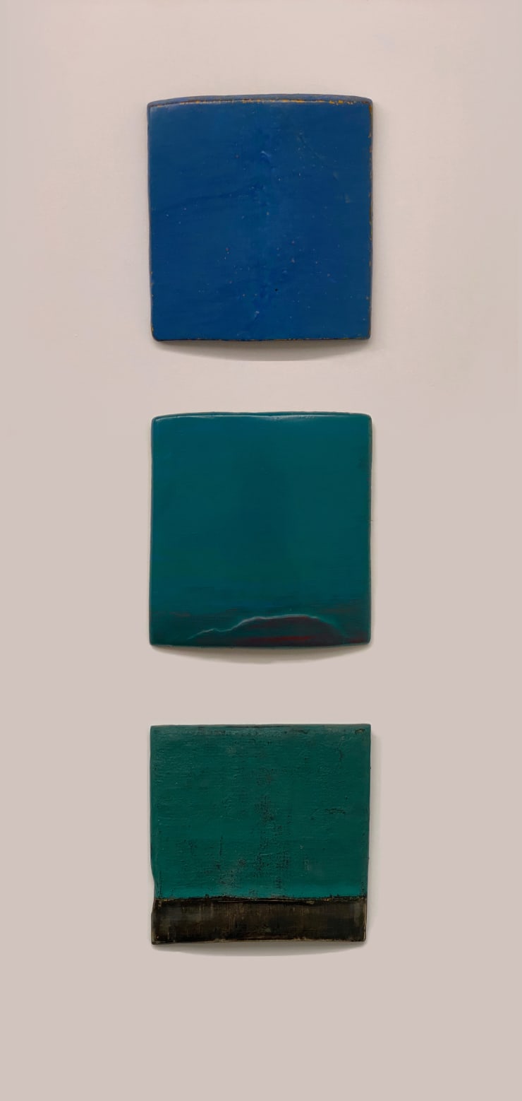 蘇笑柏 Su Xiaobai, 三塊藍瓦 Trifecta of Indigo, 2019