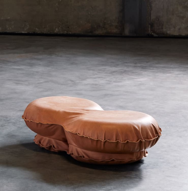 Satomi Minoshima, Pripučiami odiniai baldai (Sofa) / Inflatable Leather Furniture (Sofa), 2017