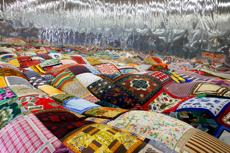 KENGO KITO inconsistant surface, 2011 600sarves, fan, mirror Dimension variable
