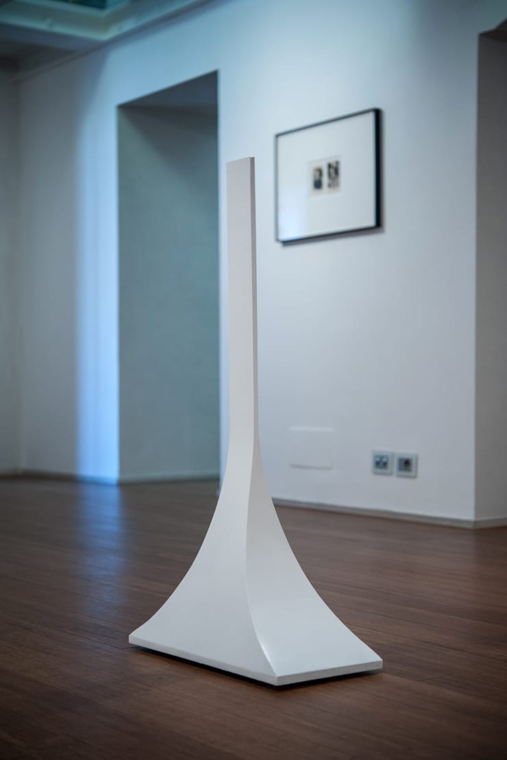 Mauro Vignando: Piedistallo per ultima sigaretta, 2015, 105 x 52 x 27 cm