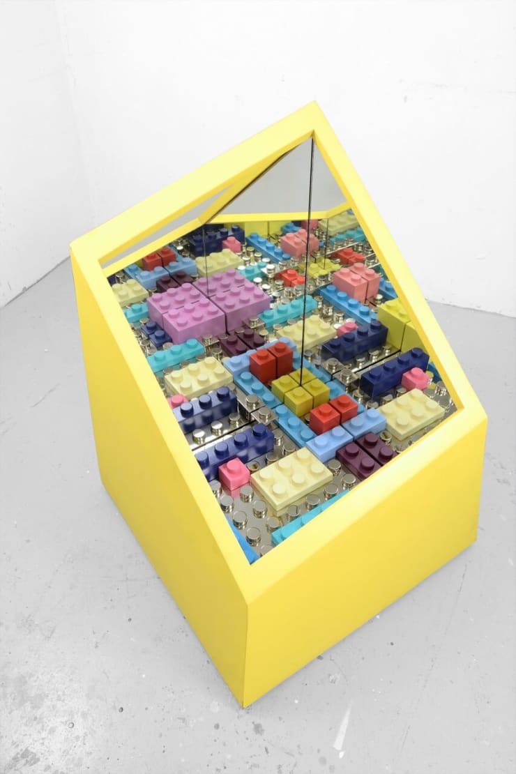 Matteo Negri: particolare Kamigami box / yellow, 2015 ferro cromato, legno e specchio, esemplare unico 88 x 88 x 115 cm