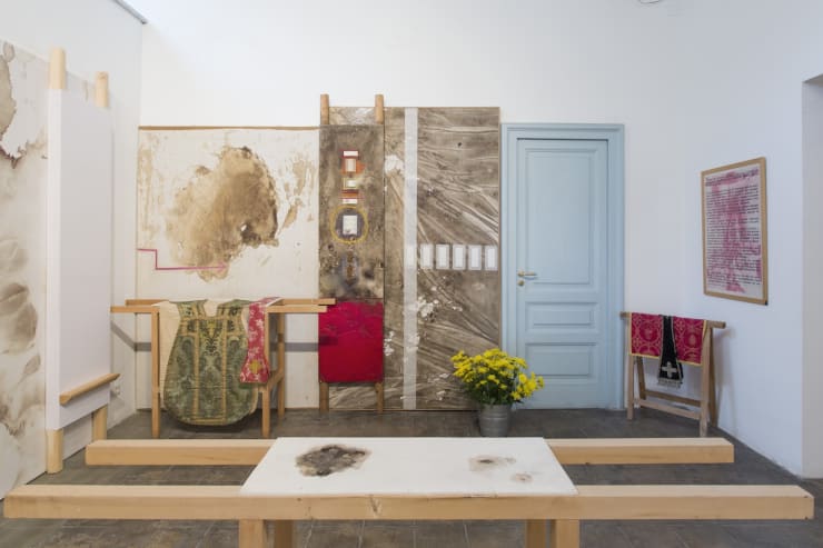 Hermann Nitsch, Arena, Opere dall'Opera Allestimento 2016-2018 Museo H. Nitsch, Napoli. Courtesy Fondazione Morra Omaggio ad Alberto Burri, installation