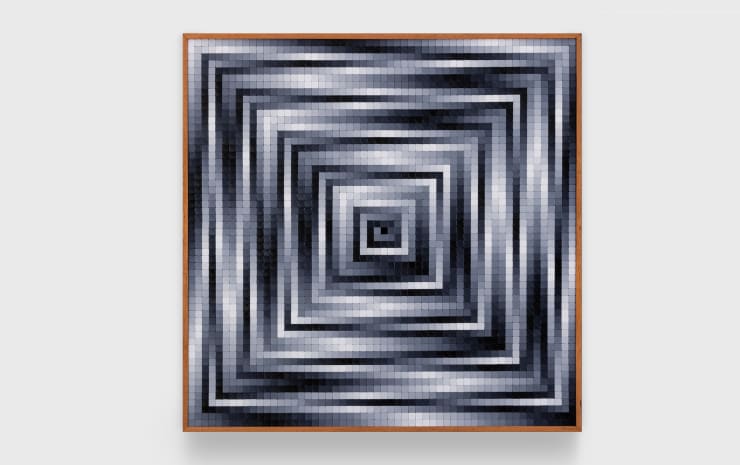 Circuito tonal III, 2019 peças de quebra-cabeças de plástico sobre madeira 81 x 81 cm