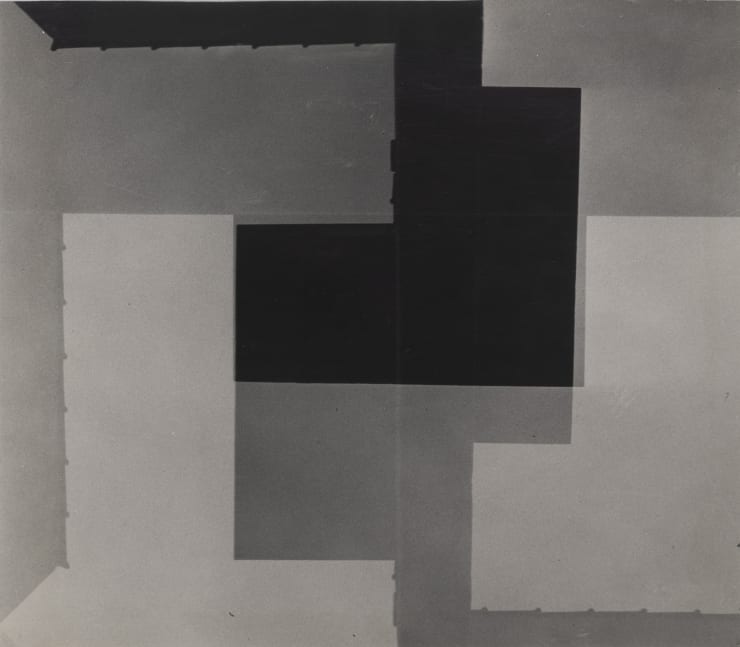 Geraldo de Barros Sem título, São Paulo, Brasil, 1949 gelatina de prata sobre papel fibra (superposição de imagens no fotograma) silver gelatin on fiber paper (superpositioned images on photogram) 27 x 31,2 cm 10.62 x 12.28 in vintage