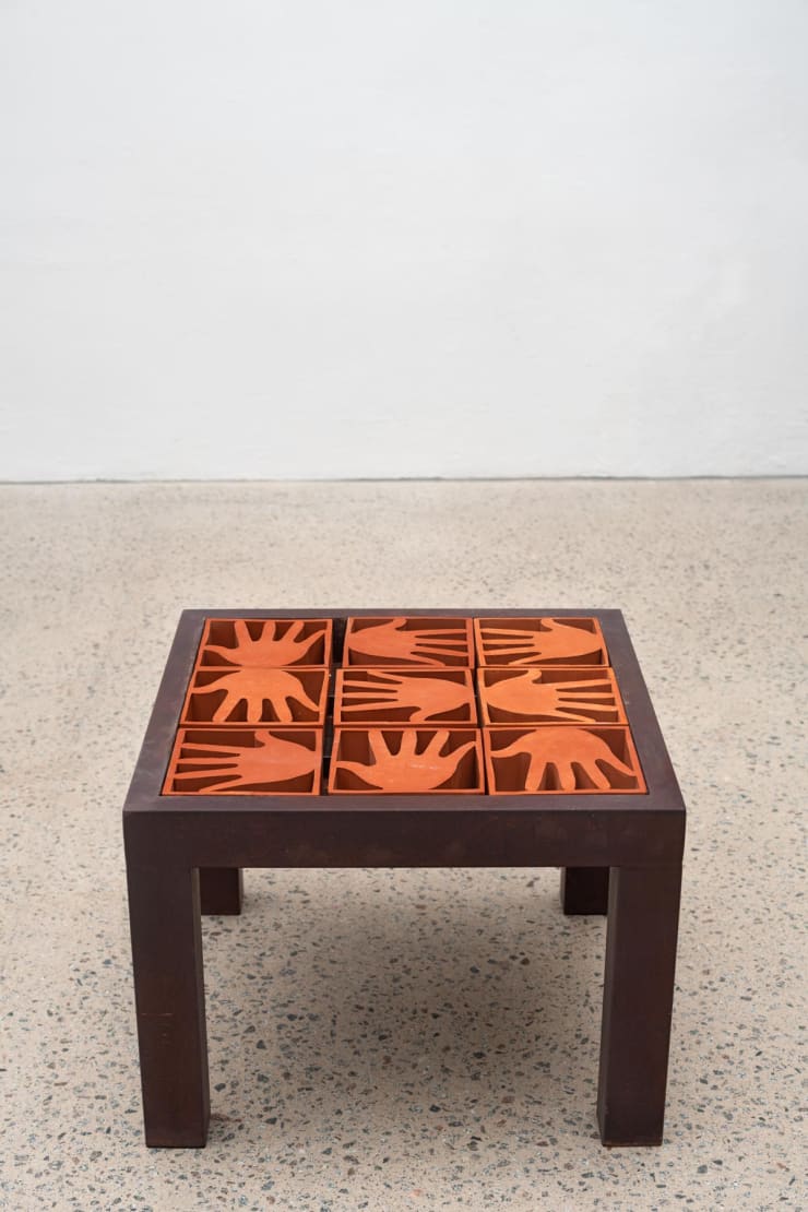 Campana Mesa Lateral Cobogó - Vazado, 2022 ferro e cerâmica iron and ceramics 50 x 68,5 x 68,5 cm 19.68 x 26.97 x 26.97 in