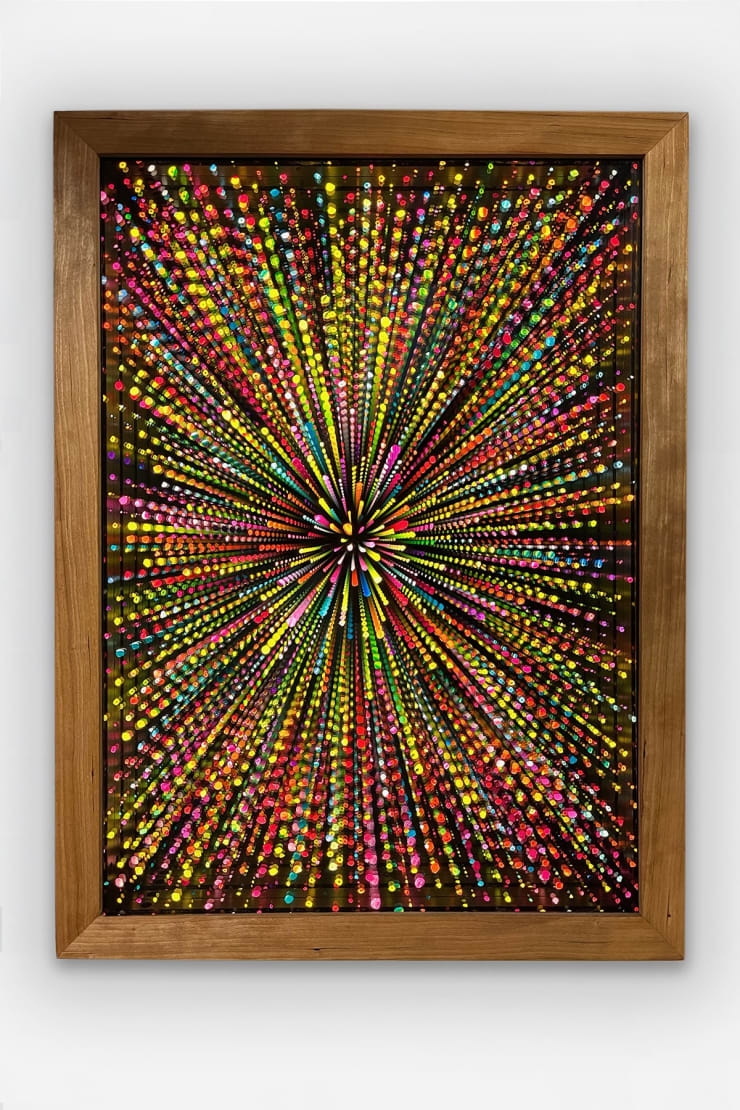 Iván Navarro “Mist III (Version 5)”, 2024 luz LED, tinta, caixa de madeira, espelho, espelho unidirecional e energia elétrica LED, paint, wooden box, plexiglass mirror, one way mirror and electric energy 60,96 x 45,72 x 10,16 cm 24 x 18 x 4 in