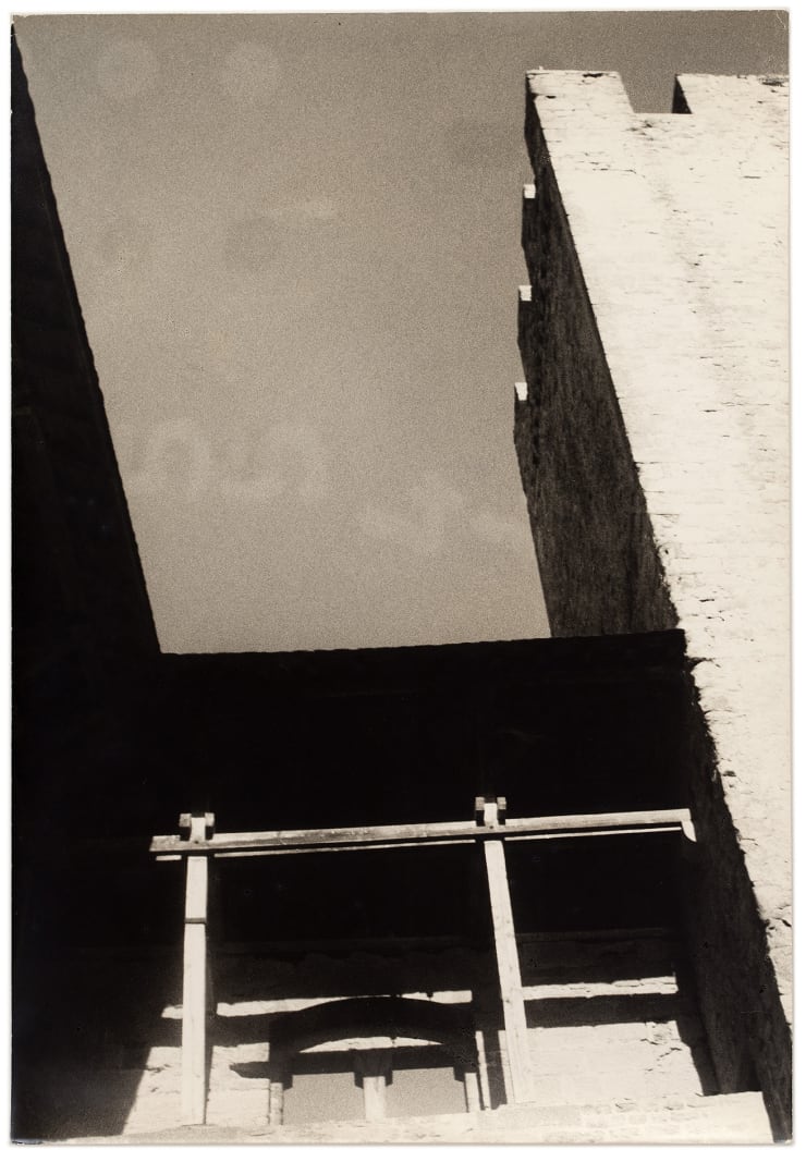 Geraldo de Barros Sem título, Carcassonne, França, 1951/1977 Gelatina e prata | Silver gelatin print 40 x 27 cm | 15.75 x 10.63 in Vintage