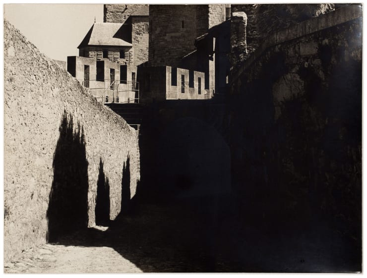 Geraldo de Barros Sem título, Carcassonne, França , 1951/1977 Gelatina e prata | Silver gelatin print 30 x 40 cm | 11.81 x 15.75 in Vintage