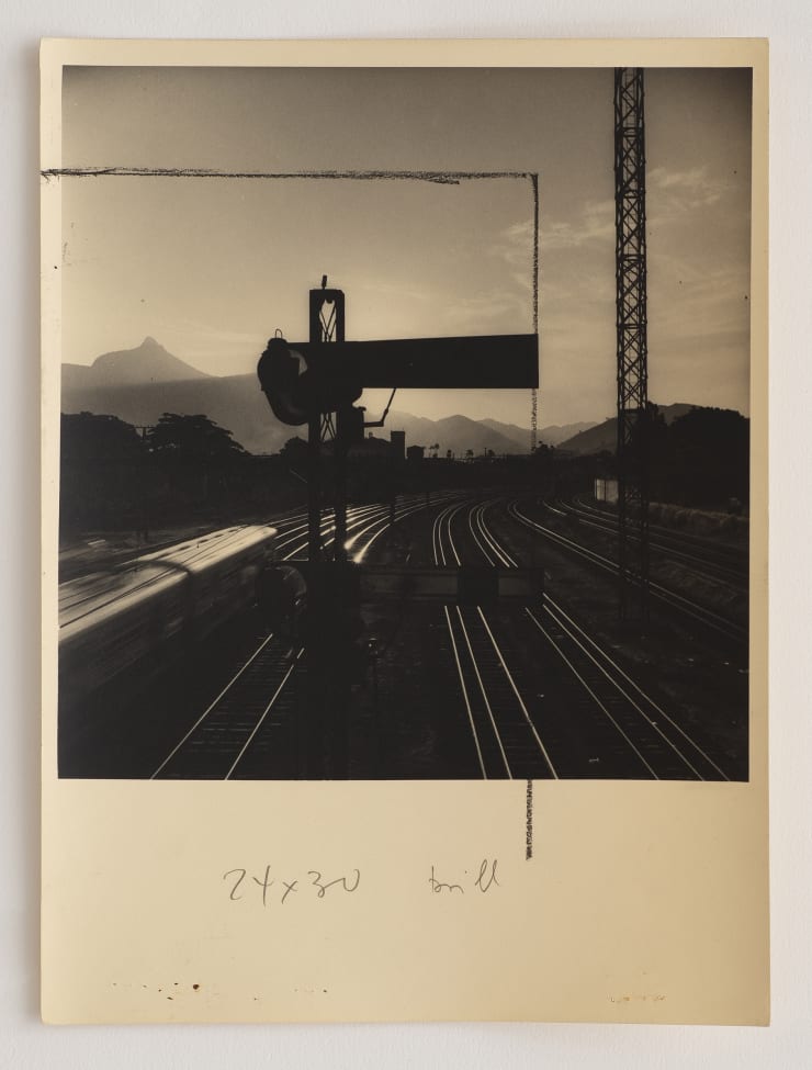 Thomaz Farkas “Estrada de ferro”, Rio de Janeiro, déc. 1940 gelatina e prata sobre papel silver gelatin print on paper 24 x 17,8 cm 9.45 x 7.01 in ed vintage