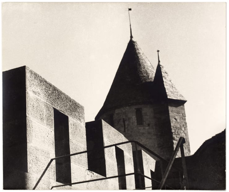 Geraldo de Barros Sem título, Carcassonne, França, 1951/1977 Gelatina e prata | Silver gelatin print 30 x 35,5 cm | 11.81 x 13.98 in Vintage