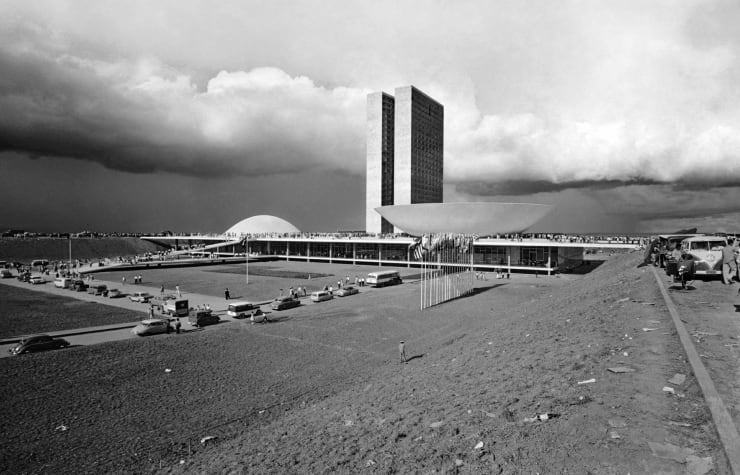 Thomaz Farkas "Vista do Congresso Nacional no dia da inauguração de Brasília", 1960 gelatina de prata | silver gelatin 36 x 56 cm | 14.17 x 22.04 in ed 1/17
