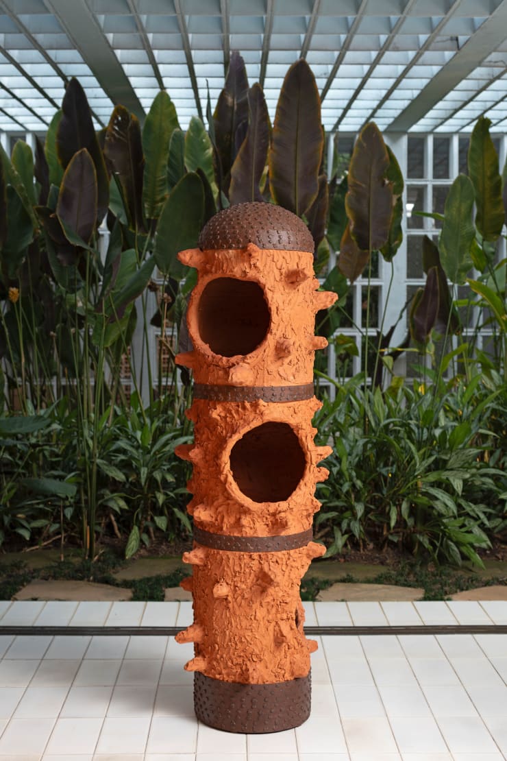 Campana “Boca”, 2024 cerâmica e ferro ceramic and iron 165 x 49 Ø cm 65 x 19.3 Ø in ed 1/8 + 2 P.A.