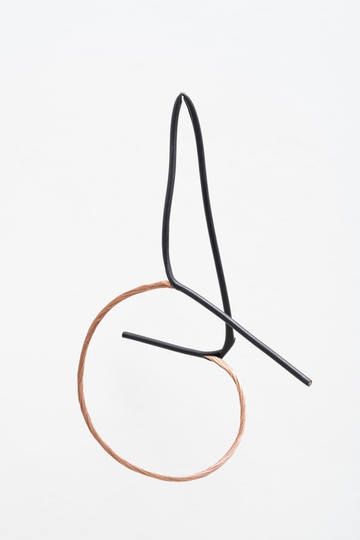 Pablo Lobato Ah! #2, 2021 Fio de cobre coberto por plástico Copper wire covered with plastic 81 x 50 x 56 cm | 31.89 x 19.68 x 22.05 in