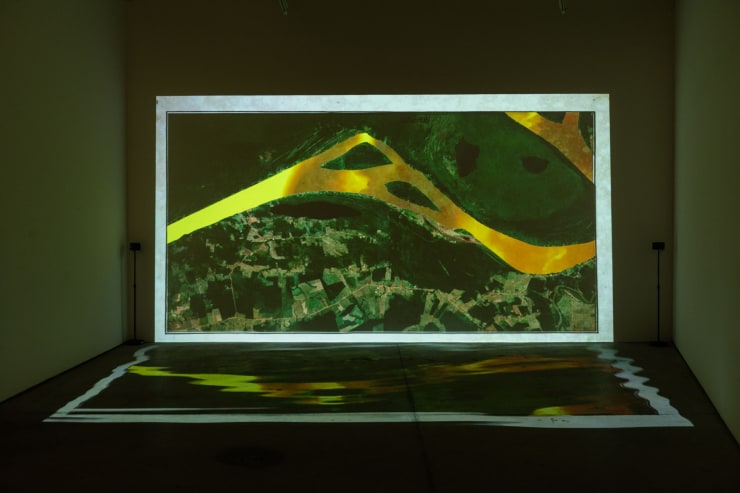 bianca turner e Neo Muyanga Ecos, 2022 instalação audiovisual quadrifônica (projeção em 2 canais) dimensões mínimas: 330 x 240 x 500 cm | duração do vídeo: 9’01” 1/1 + P.A.