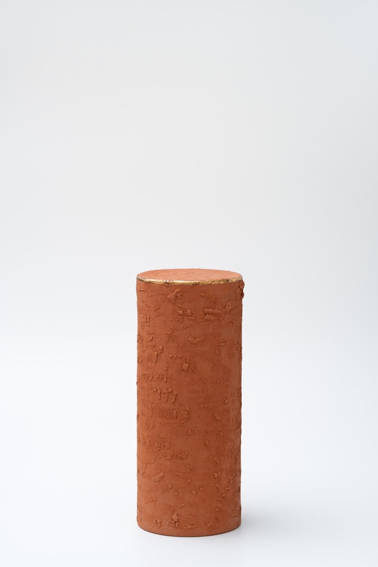 Campana Sopro na argila IX, 2022 terracota e folha de estanho terracotta, tin foil 60 x 25 Ø cm 23.62 x 9.84 Ø in