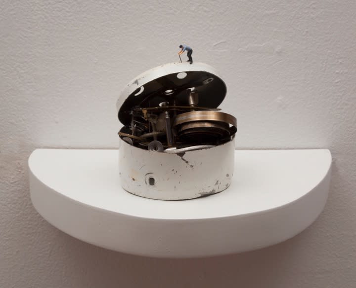 Liliana Porter, To Fix It (Man with blue shirt), 2018