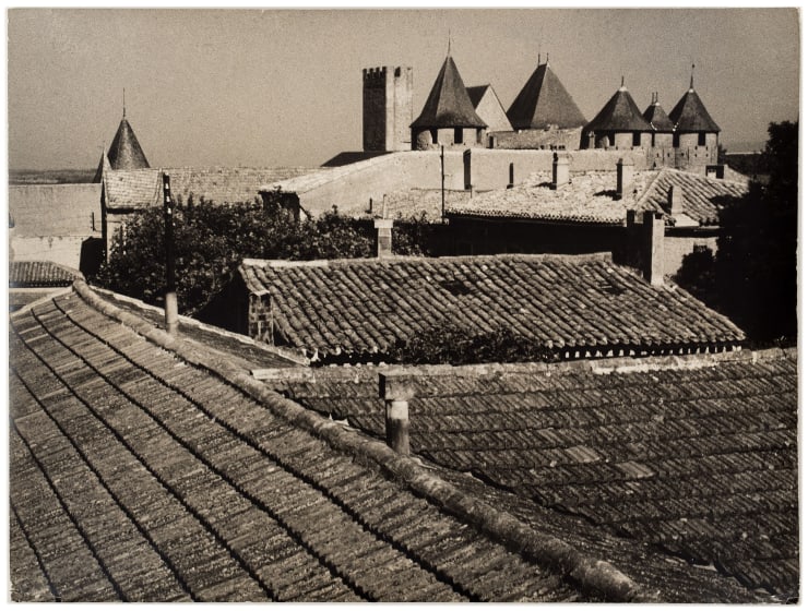 Geraldo de Barros Sem título, Carcassonne, França , 1951/1977 Gelatina e prata | Silver gelatin print 30 x 40 cm | 11.81 x 15.75 in Vintage