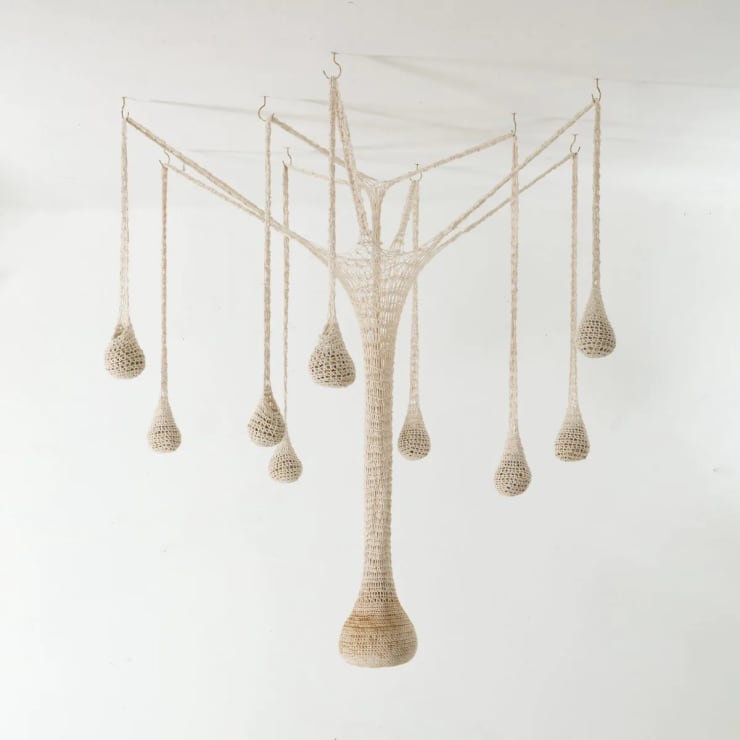 Exposição promove encontro inédito entre Niobe Xandó e Ernesto Neto