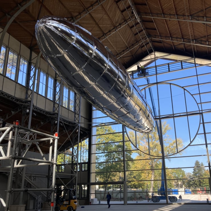 LEE BUL, INSTALLATION VIEW, HANGAR Y, MEUDON, FRANCE. WILLING TO BE VULNERABLE – METALIZED BALLOON V5 , 2022.