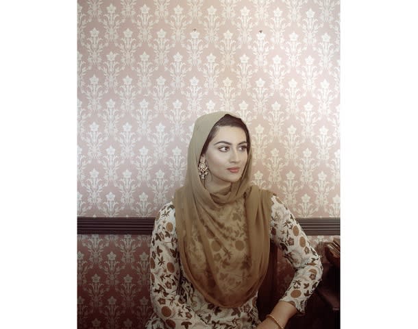 "Shalwar kameez dress, bedroom in Birmingham dress, bedroom" from the series Women from the Pakistani Disapora (2018) © Maryam Wahid