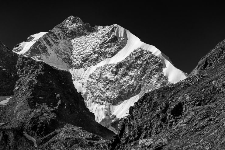 Piz Bernina mit Biancograt im Sommer