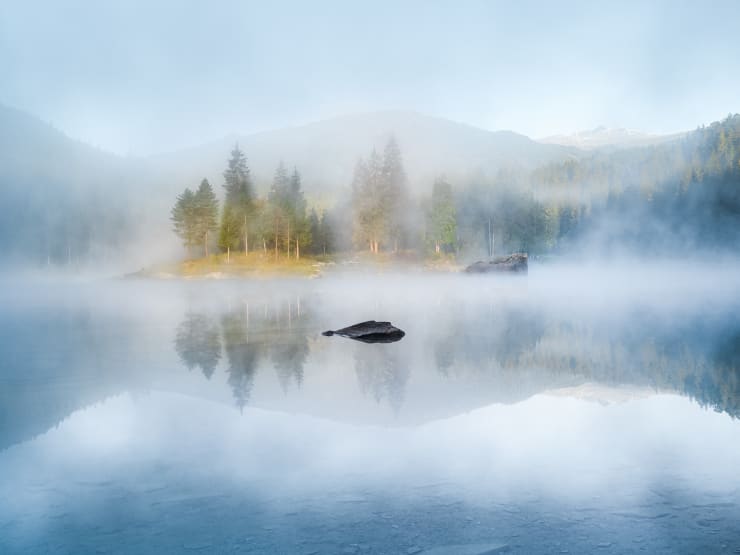 Foto Caumasee Flims, mystische Nebelschwaden am Bergsee