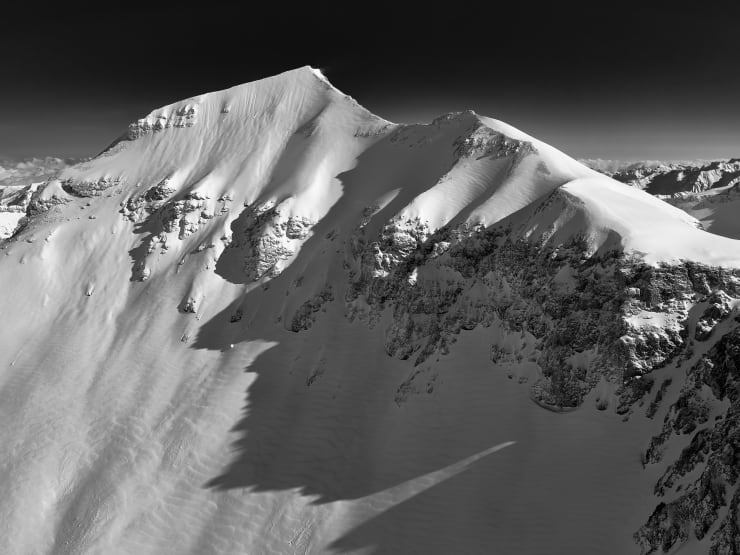 südwestflanke des eingeschneiten piz segnas