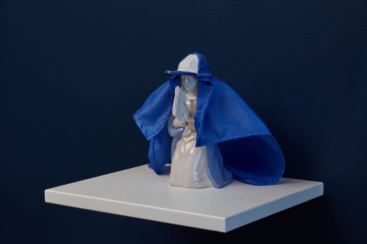 Baráttukona / Rebel, 2018 postulin stytta og Aqua Maria derhúfa / porcelain statue and Aqua Maria cap 18,5 x 9 x 9,5 cm