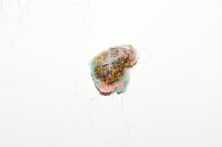 Tilfelli, 2014 gervihár Nonsicle, 2014 synthetic hair ca. 4 x 4 cm HRA0067