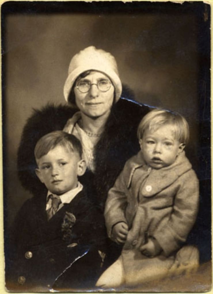 An infant Warhol (right) with his mother, Julia, and his brother, John (left); dated c. 1930. Public Domain