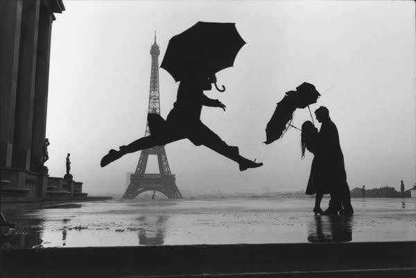 Elliot Erwitt Paris – 1989-2002 Silver Gelatin Print 16 X 20 in. Hand signed lower right