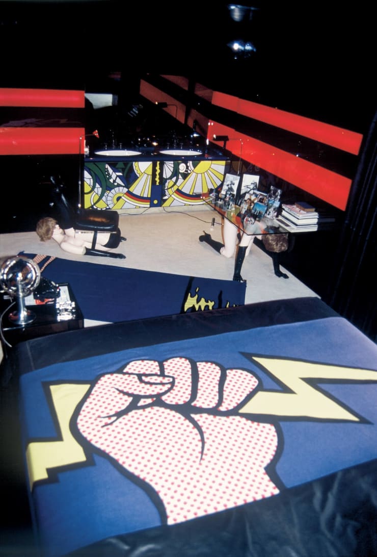 Roy Lichtenstein’s Composition in the penthouse bathroom of Gunter Sachs.