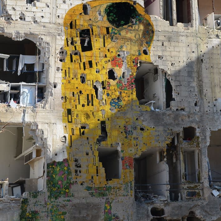 Tammam Azzam, Syrian Museum - Gustav Klimt’s The Kiss (Freedom Graffiti), 2013, Archival Print on Cotton Paper, 112 x 112 cm, Edition of 25