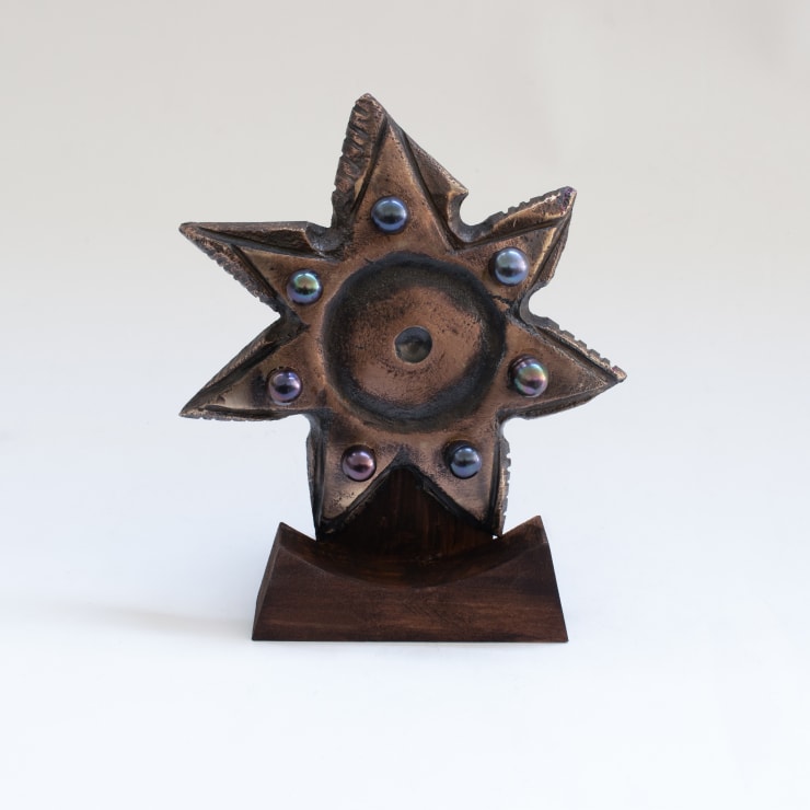 Fatu Feu'u Moana Oloa ed. 1/3, 2025 Bronze with Tahitian Black Pearls 13 cm diameter