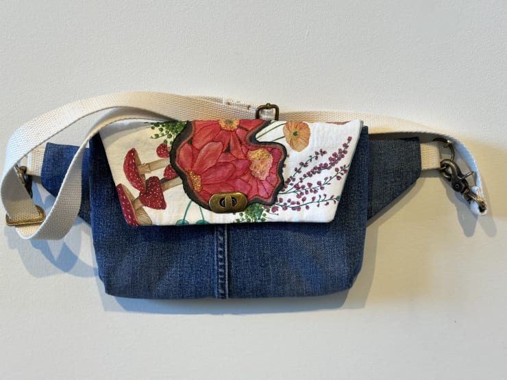 Heather Close, Gathering