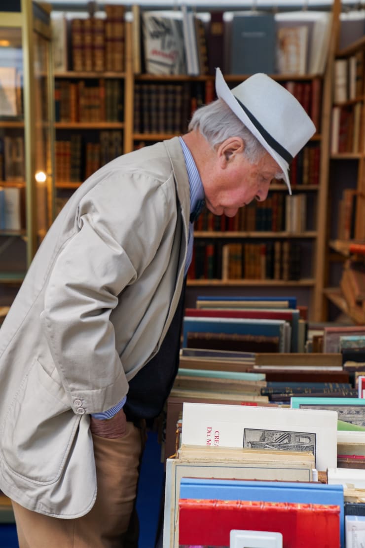 Linda Agata Senya, A man searching, Paris, 2025