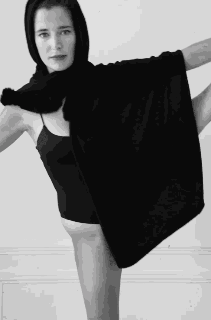 Linda Agata Senya, A woman standing on one leg, Paris, 2025