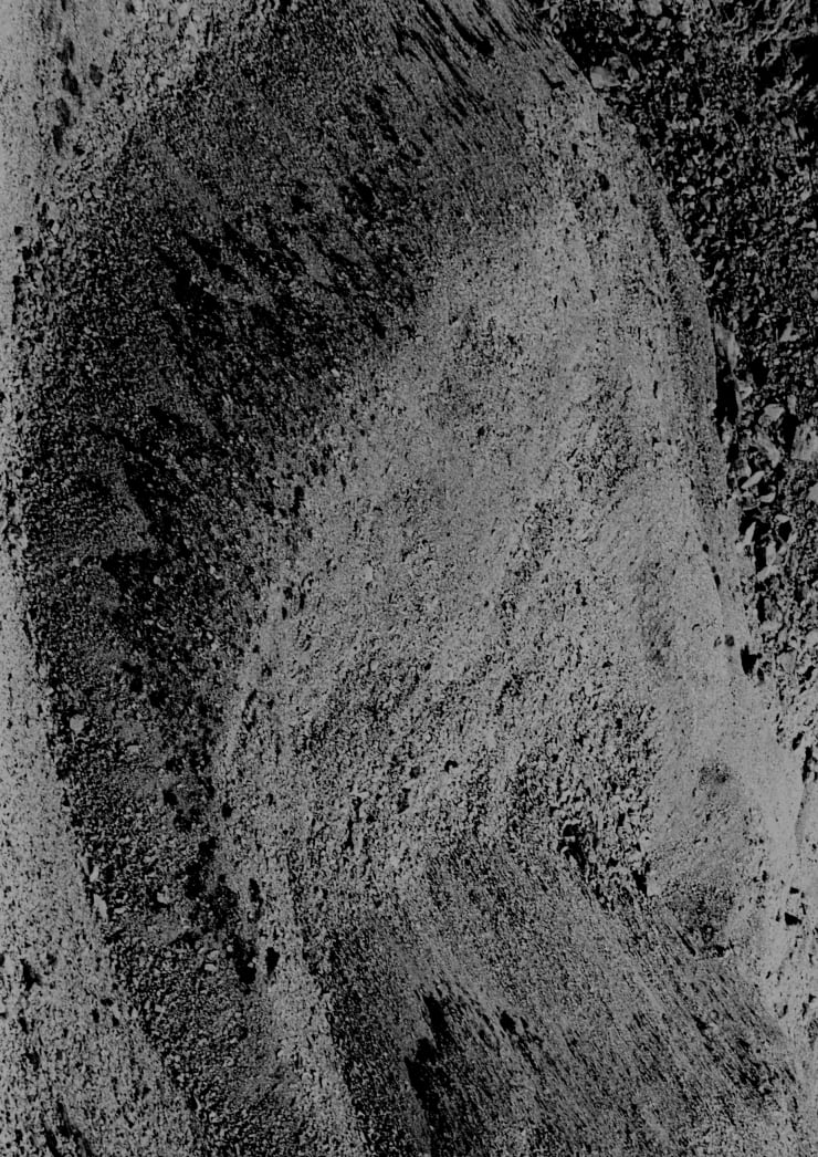 陈萧伊，Latent Image No.2，照相凹版，银色油墨，29.7 × 21 cm，2025，Ed.3 + 2AP Chen Xiaoyi, Latent Image No.2, Photo-etching on paper, silver ink, 29.7 × 21 cm, 2025, Ed.3 + 2AP