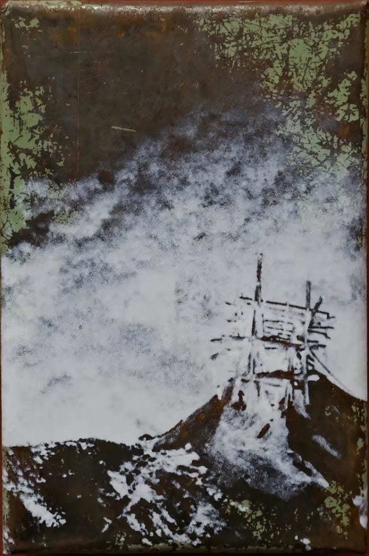 陈萧伊，脱臼时空 No.2，旧铁盒，UV喷绘，26 × 17.5 cm，2025，独版 Chen Xiaoyi, Dislocated Spacetime No.2, Found iron box, UV print, 26 × 17.5, 2025, Unique