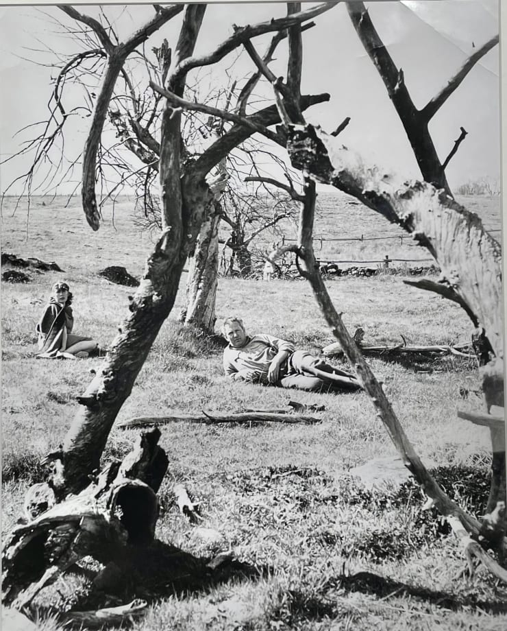 Herbert Matter, Alexander Calder with Louisa portrait outside, 1940