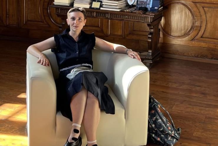 The artist Victoria Lomasko in the Loggia.