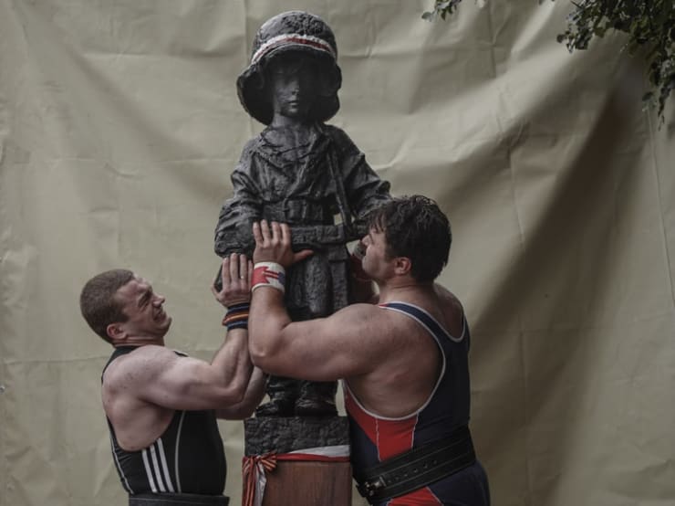 Christian Jankowski, still from Heavy Weight History, 2014