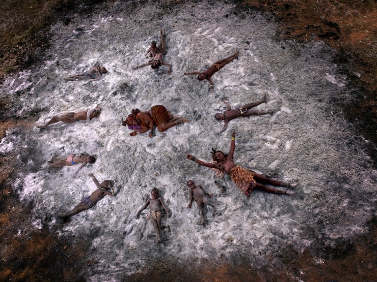 NICOLAS HENRY, L'HORLOGE DU TEMPS DANS LES CENDRES DU FEU SACRE / THE CLOCK OF TIME IN THE ASHES OF SACRED FIRE, 2012