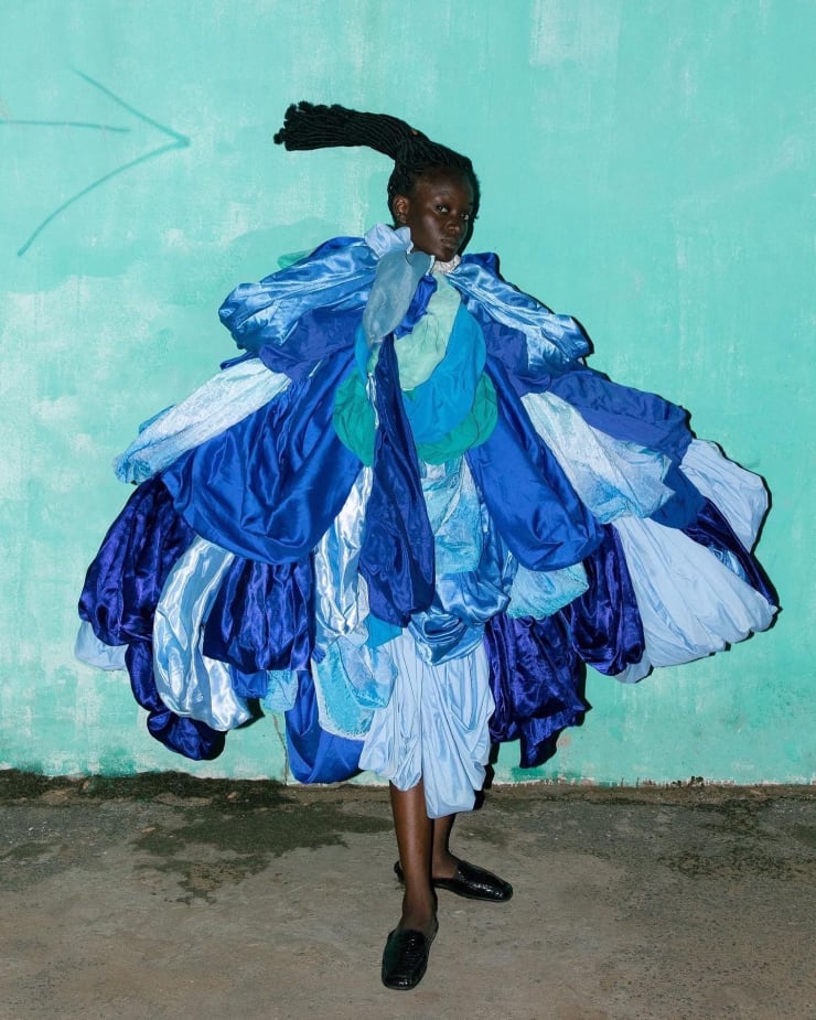 DELALI AYIVI, RACINES DE L'IMAGINAIRE - UNTITLED (BLUE DRESS), 2022