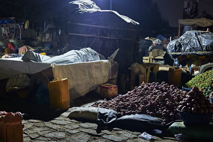 HÉCTOR MEDIAVILLA, SORRY WE'RE CLOSED #4 - Grand Marché of Niamey, 2017