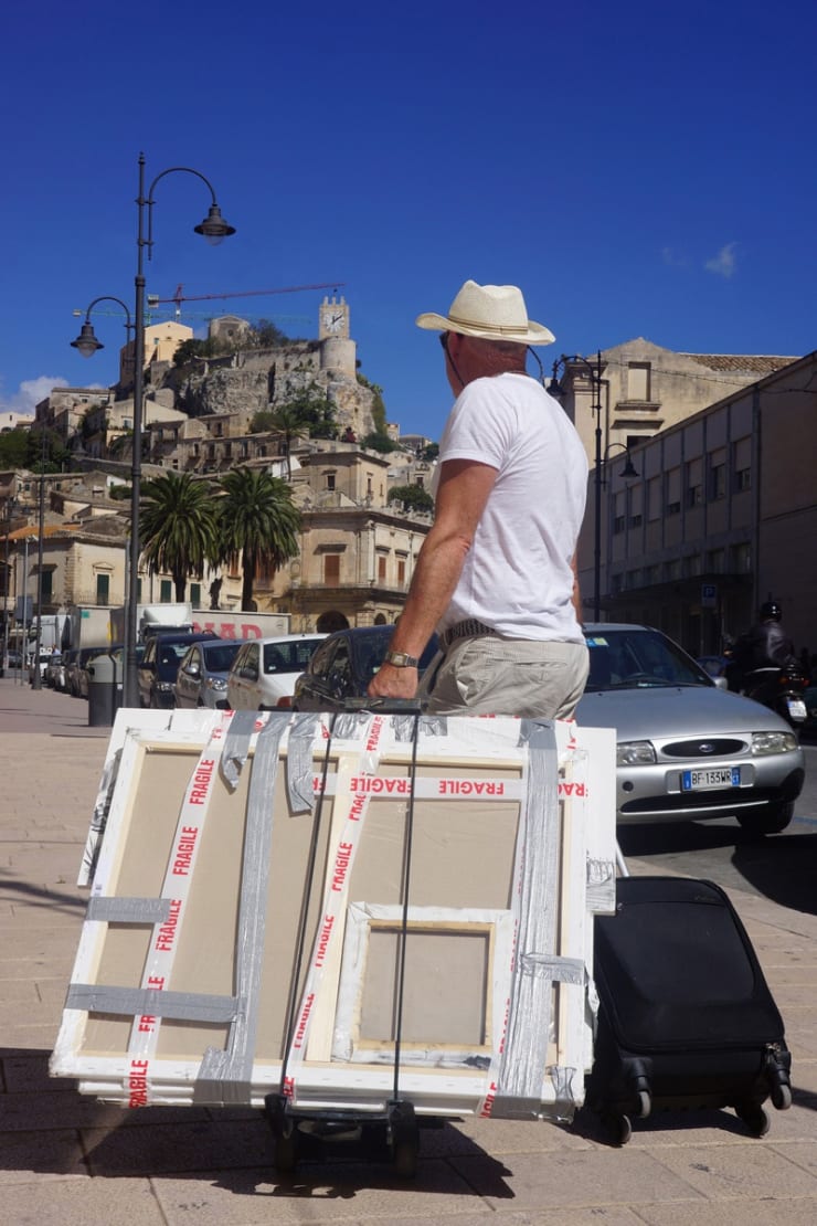 2013 10 08 Gerard Byrne Plein Air Painting Modica Sicily Photo Credit Agata Byrne 1
