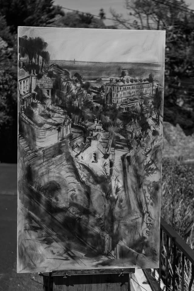 'Sorrento Terrace' plein air charcoal sketch by Gerard Byrne, photo Colm Murphy
