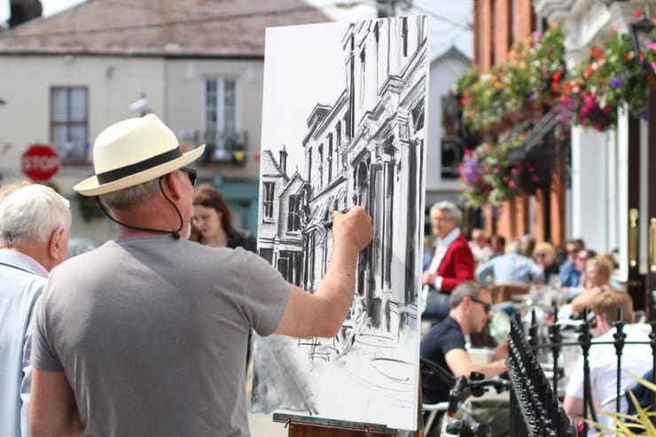 Gerard Byrne painting plein air Finnegans Pub, Dalkey, photo Colm Murphy